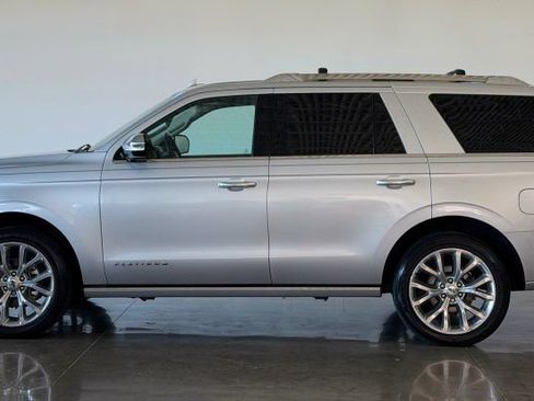 Used 2019 Ford Expedition Platinum AWD/4WD image 4