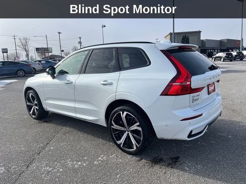 Used 2022 Volvo XC60 B6 R-Design image 3