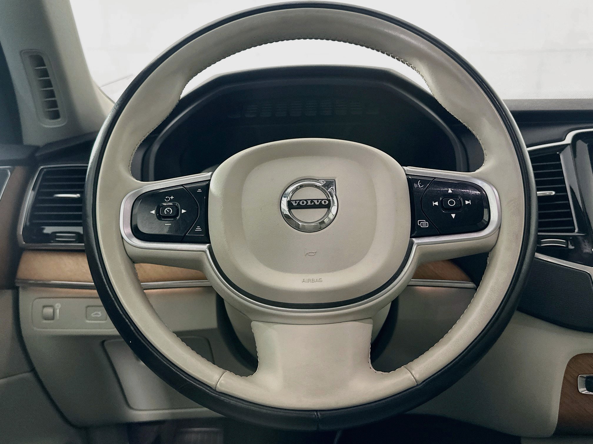 Used 2022 Volvo XC90 T6 Momentum w/ Advanced Package AWD/4WD image 18