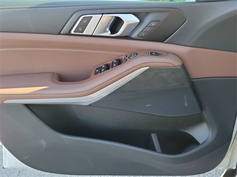 Used 2024 BMW X5 xDrive40i w/ Parking Assistance Package image 27