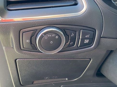 Used 2024 Ford Edge Titanium image 17