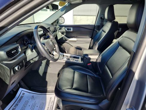 Used 2022 Ford Explorer XLT w/ Equipment Group 202A image 11