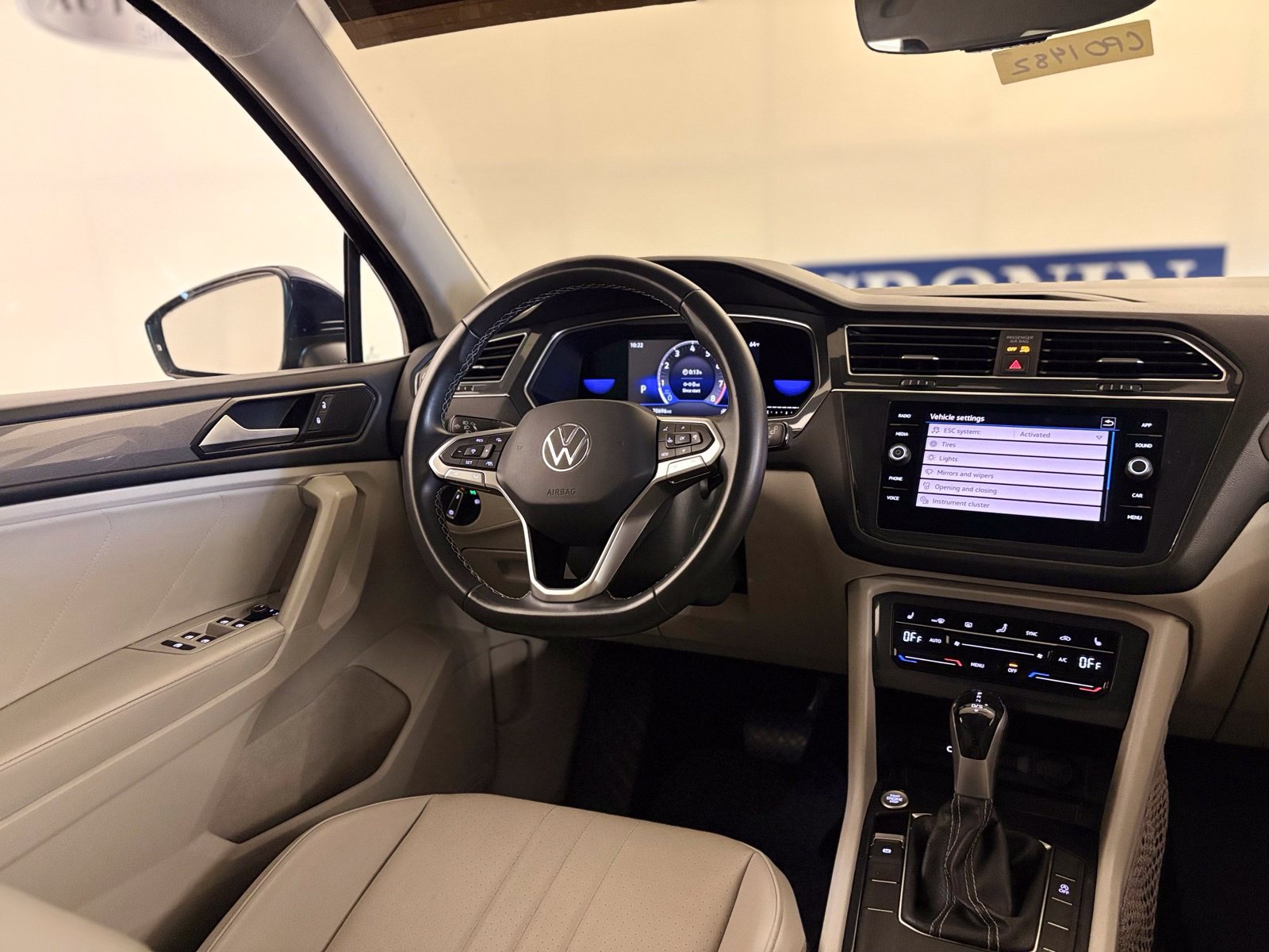 Used 2022 Volkswagen Tiguan SE FWD image 21