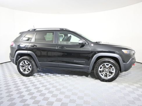 Used 2019 Jeep Cherokee Trailhawk image 8