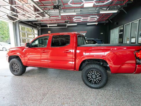 Used 2022 Toyota Tacoma SR AWD/4WD image 2