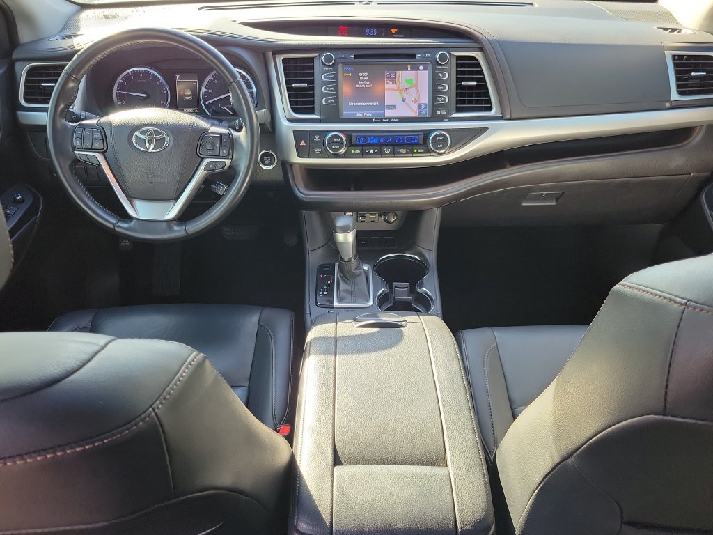 Used 2019 Toyota Highlander XLE FWD image 19