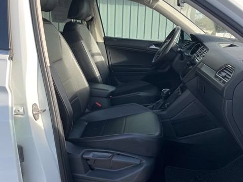 Used 2021 Volkswagen Tiguan SE FWD image 33