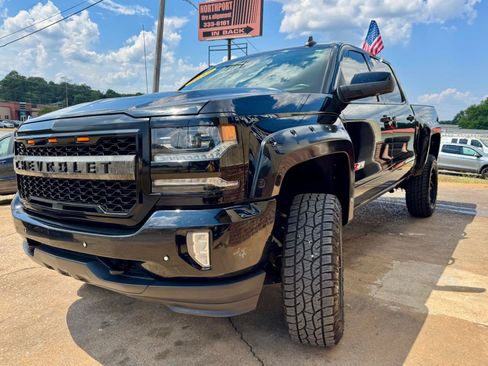 Used 2017 Chevrolet Silverado 1500 LTZ Z71 w/ LTZ Plus Package AWD/4WD image 8