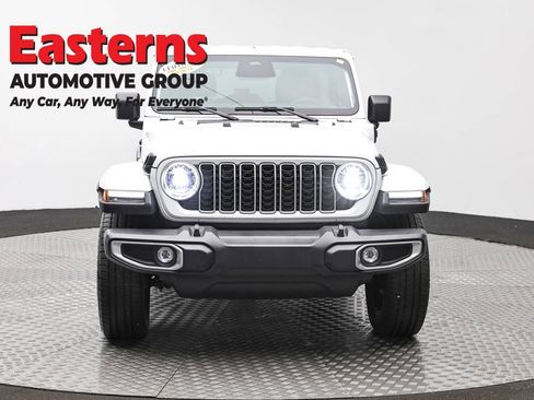 Used 2025 Jeep Wrangler Unlimited Sahara image 2