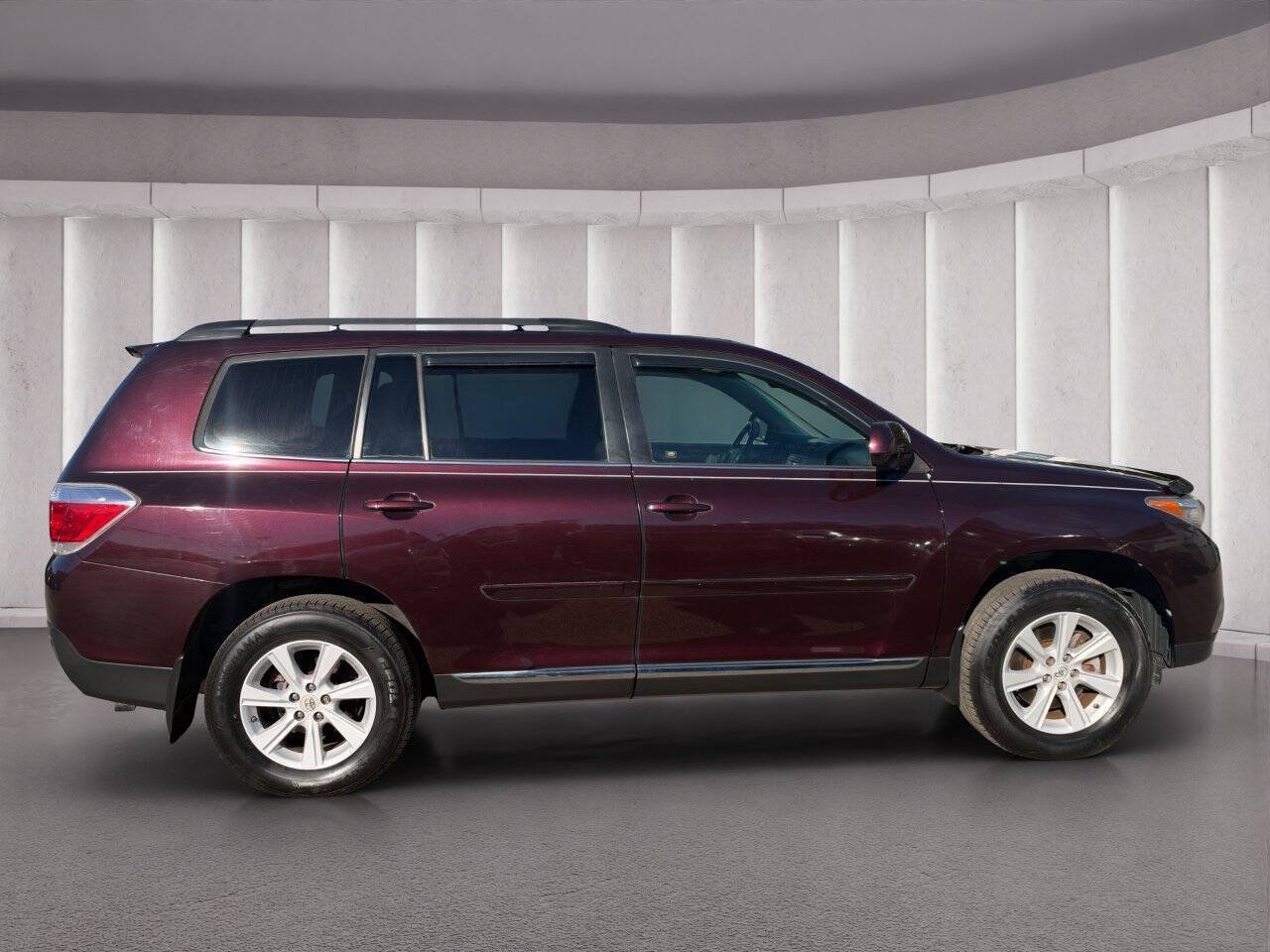 Used 2012 Toyota Highlander SE w/ Tow Pkg AWD/4WD image 6
