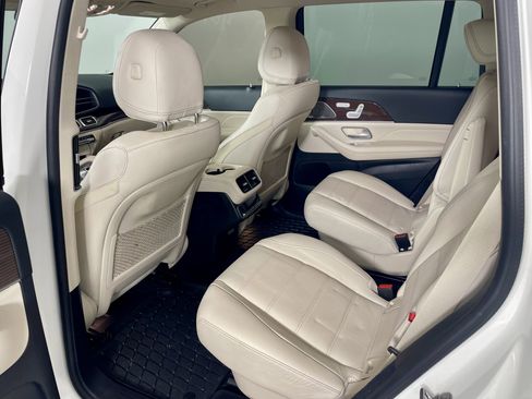 Used 2021 Mercedes-Benz GLS 580 4MATIC image 11