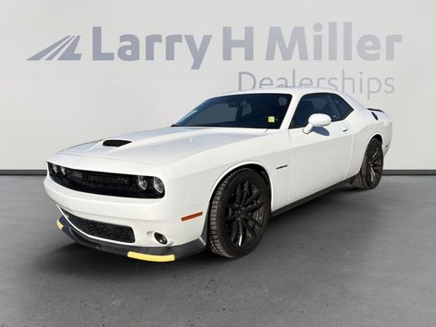 Used 2022 Dodge Challenger R/T w/ Plus Package image 4