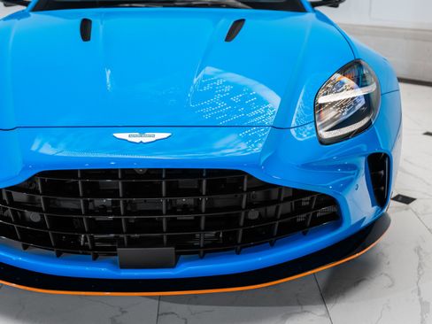 Used 2025 Aston Martin V8 Vantage Coupe image 37
