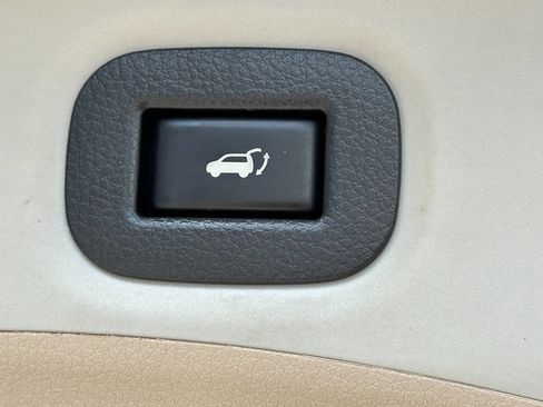 Used 2016 Nissan Rogue SL w/ SL Premium Package image 22