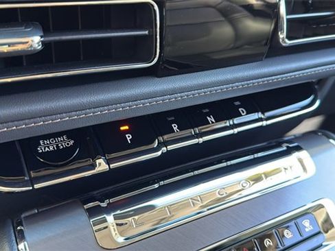 New 2025 Lincoln Aviator AWD image 27