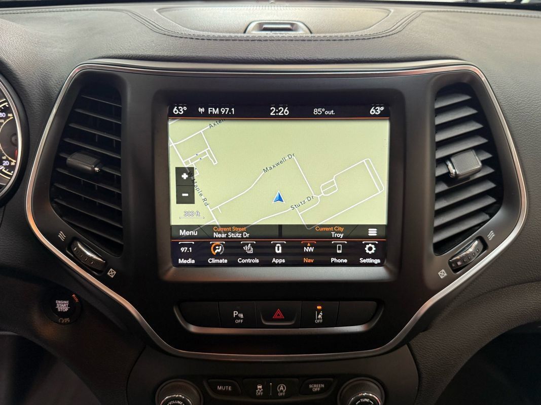 Used 2021 Jeep Cherokee Latitude Lux w/ Sun & Sound Group AWD/4WD image 24