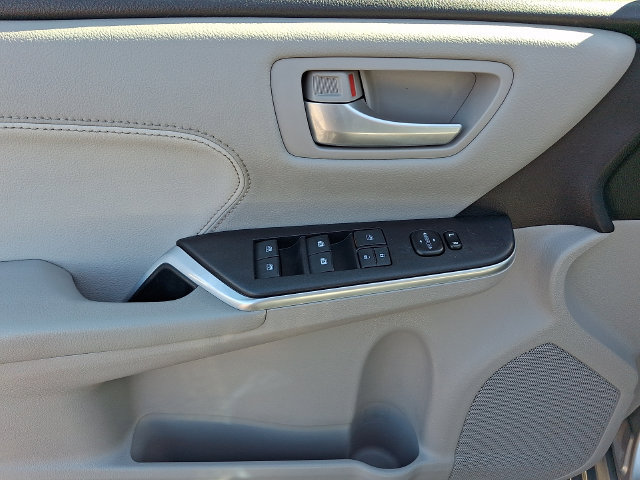 Used 2015 Toyota Camry XLE FWD image 12