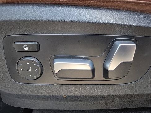 Used 2025 BMW X5 sDrive40i w/ M Sport Package RWD image 18