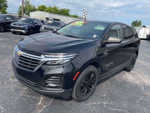 Used 2022 Chevrolet Equinox LS w/ LS Convenience Package FWD image 3