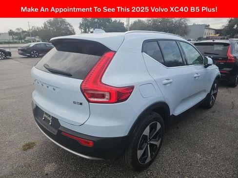 Used 2025 Volvo XC40 B5 Plus image 2