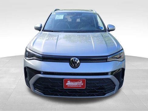 New 2026 Volkswagen Taos SE image 8