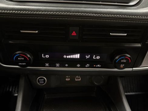 Used 2021 Nissan Rogue SV FWD image 17