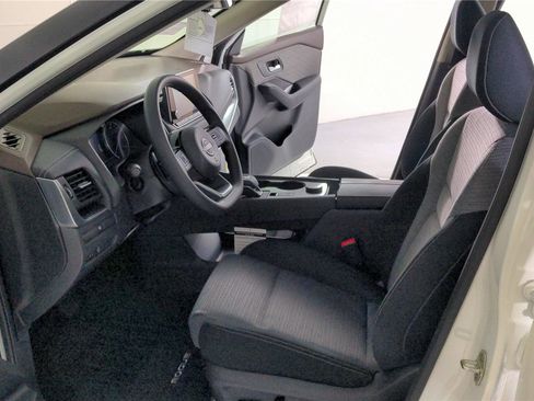 Certified 2023 Nissan Rogue SV image 17