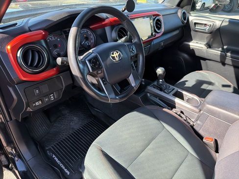 Used 2020 Toyota Tacoma TRD Off-Road AWD/4WD image 31