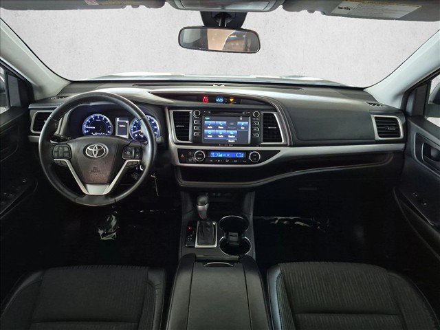 Used 2018 Toyota Highlander Plus FWD image 18
