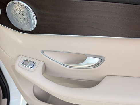 Used 2020 Mercedes-Benz GLC 300 4MATIC image 36