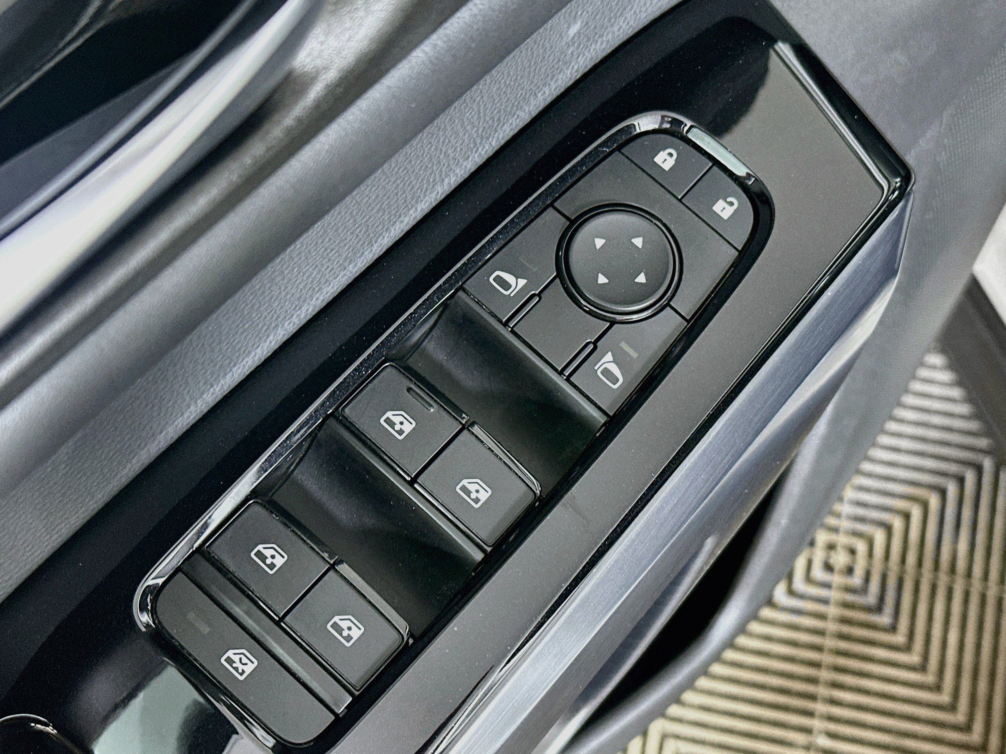 Used 2023 Nissan Pathfinder SL w/ SL Premium Package AWD/4WD image 18