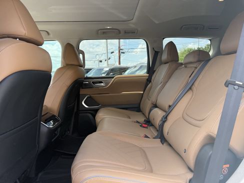 Certified 2025 INFINITI QX80 Luxe image 13