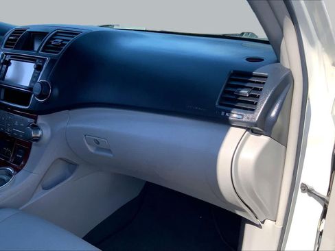 Used 2013 Toyota Highlander Limited FWD image 19