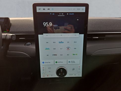 Certified 2025 Ford Mustang Mach-E Premium image 17