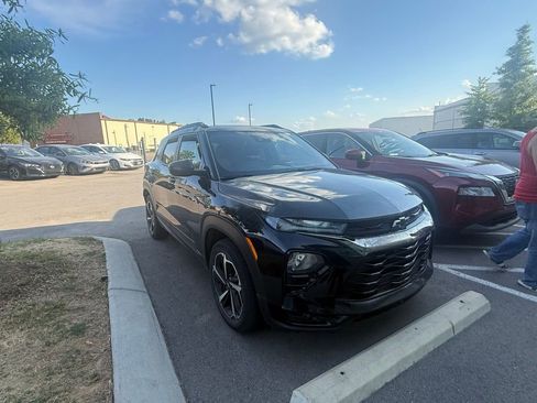 Used 2021 Chevrolet TrailBlazer RS w/ Sun and Liftgate Package AWD/4WD image 3