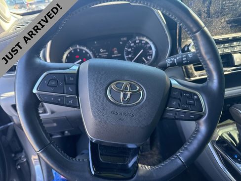 Used 2021 Toyota Highlander Platinum image 12