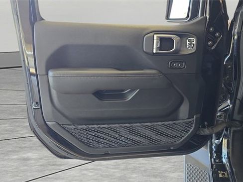 Used 2023 Jeep Gladiator Overland image 9