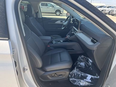 New 2025 Ford Explorer Active w/ Active Comfort Package image 11