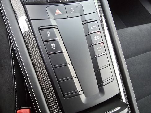 Certified 2025 Porsche 718 Cayman GT4 image 19