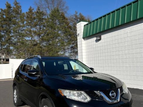 Used 2015 Nissan Rogue SV image 1