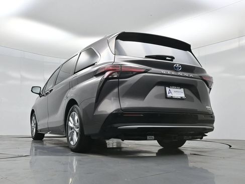 Used 2021 Toyota Sienna Limited FWD image 56