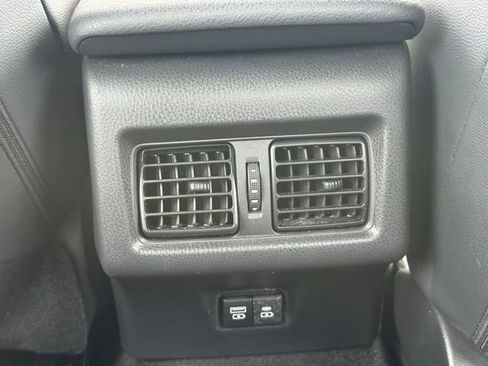 Used 2025 Toyota Camry SE image 27