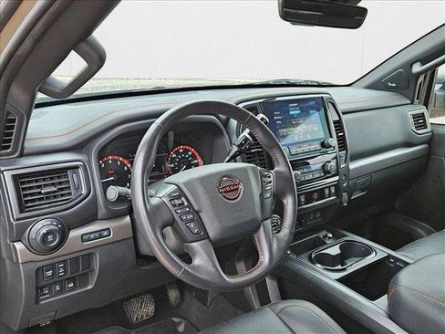 Used 2024 Nissan Titan PRO-4X w/ Pro-4x Convenience Package image 10