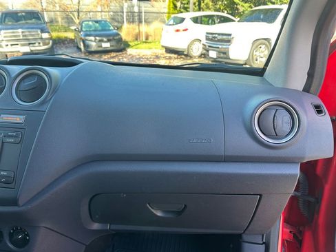 Used 2011 Ford Transit Connect XLT Premium image 26