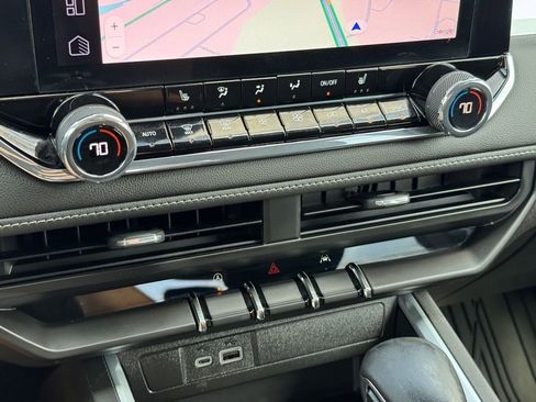 Used 2023 Chevrolet Colorado LT w/ LT Convenience Package II image 22