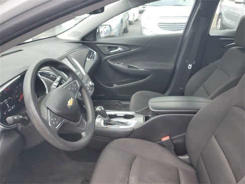 Certified 2018 Chevrolet Malibu LT image 11