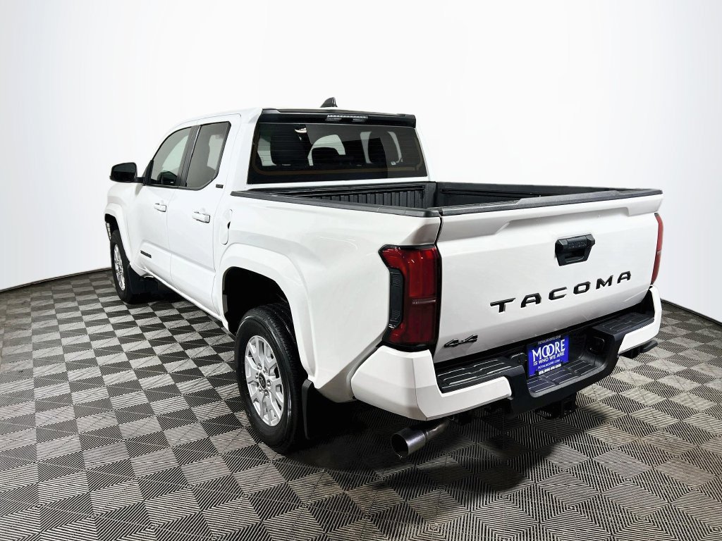 Used 2025 Toyota Tacoma SR5 AWD/4WD image 5