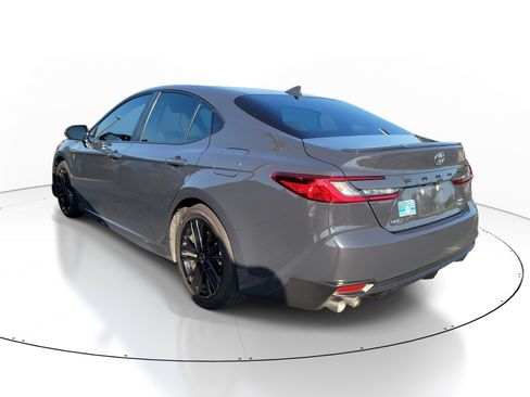 Used 2025 Toyota Camry SE FWD image 3