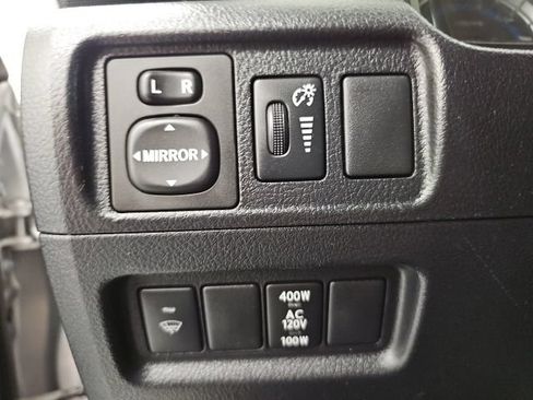 Used 2018 Toyota 4Runner SR5 AWD/4WD image 17