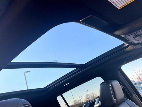 Used 2024 Cadillac Escalade ESV Premium Luxury image 21